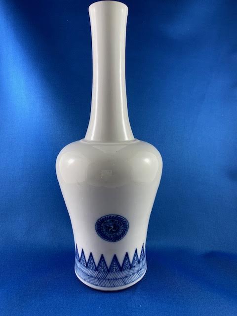 Chinese Blue-White Mallet Vase, with Kangxi Mark period ( 1662 -1722 Qing Dynasty )